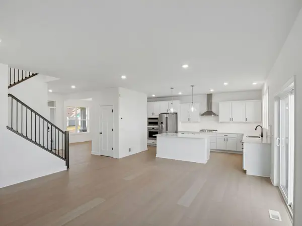 8852 Binder WAY, Woodbury, MN 55129
