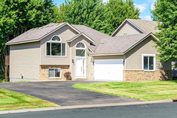 2827 18th AVE E, Shakopee, MN 55379