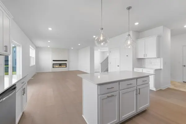 5072 Windlass DR, Woodbury, MN 55129
