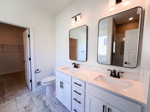851 Londonderry LN NW, Rochester, MN 55901