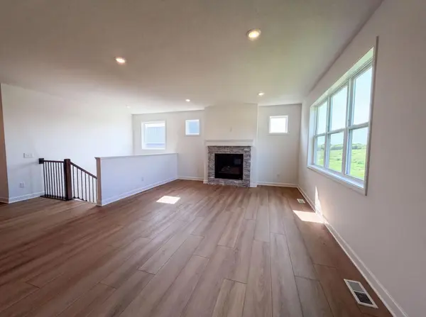 851 Londonderry LN NW, Rochester, MN 55901