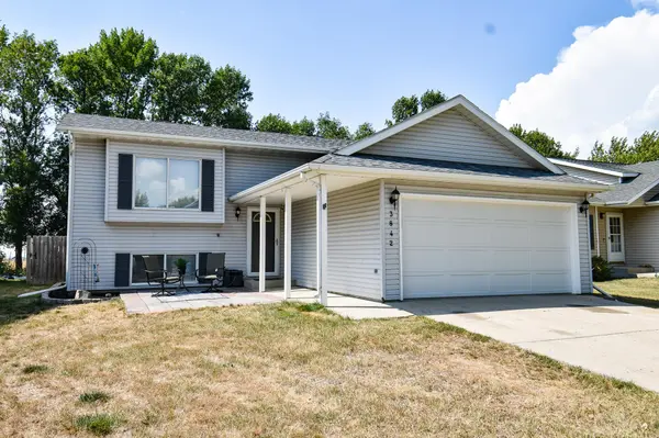 3842 10TH ST N, Fargo, ND 58102