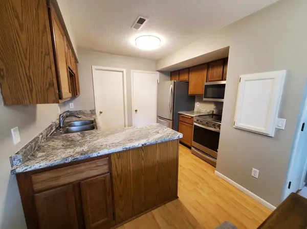 9358 Ranchview LN N, Maple Grove, MN 55369