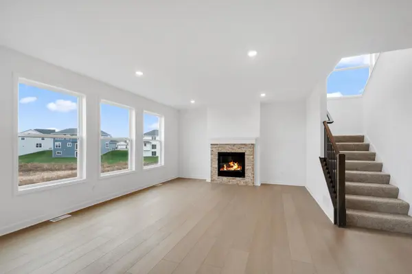 2058 Norway LN, Lino Lakes, MN 55038