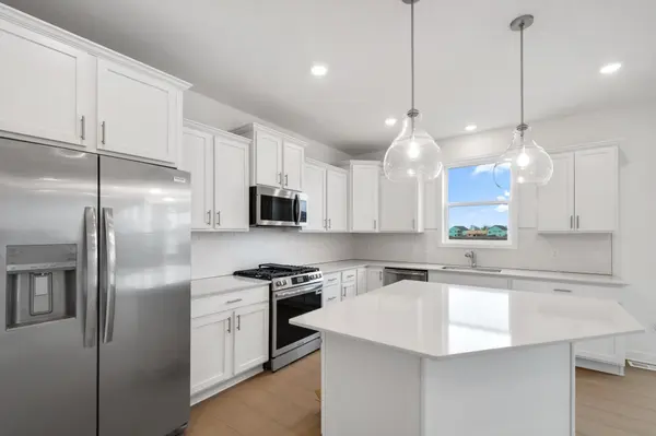 2058 Norway LN, Lino Lakes, MN 55038