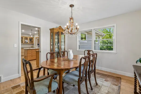 290 Ridgeview DR E, Wayzata, MN 55391
