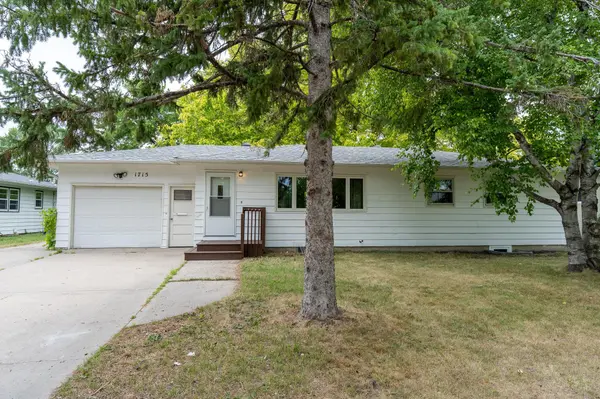 1715 19th ST S, Moorhead, MN 56560