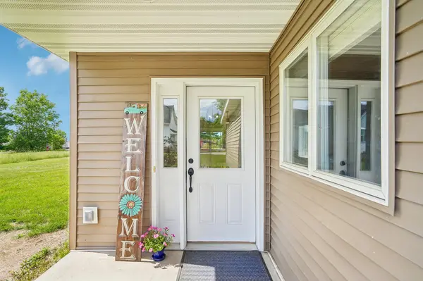 1303 Prairie LN, Saint Croix Falls, WI 54024