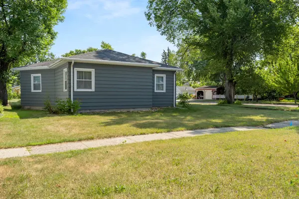 824 4th AVE N, Wahpeton, ND 58075