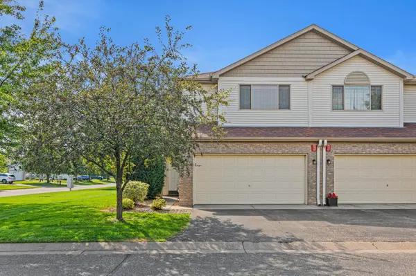 211 Stallion LN, Lino Lakes, MN 55014