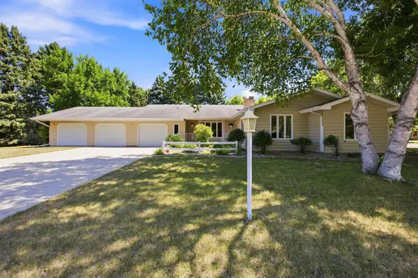 3206 Rivershore DR S, Moorhead, MN 56560