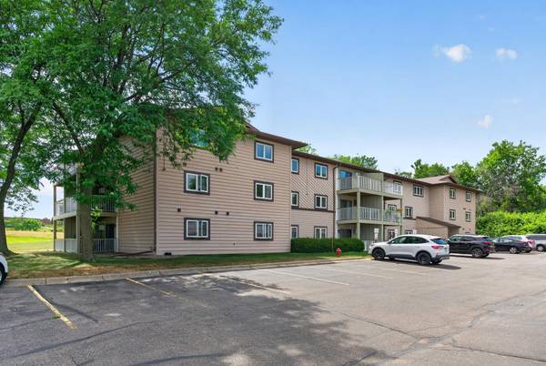 570 Whispering LN #303, Hastings, MN 55033