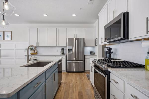 7152 Walnut Grove LN N, Maple Grove, MN 55311