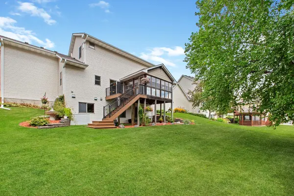 782 New Century BLVD S, Maplewood, MN 55119