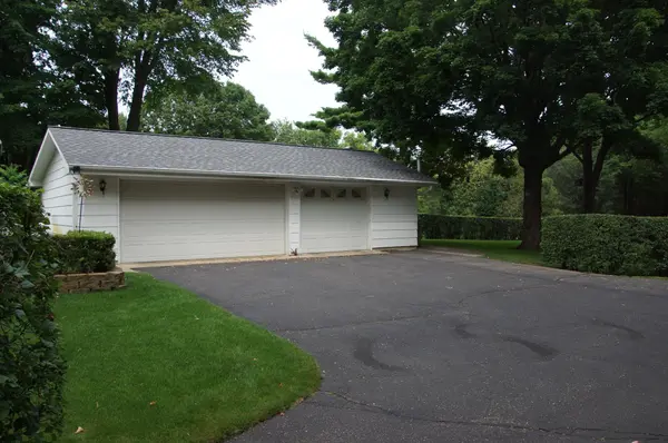 5065 Hooper Lake RD, Excelsior, MN 55331