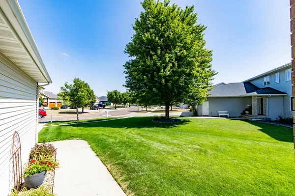 1206 47th AVE N, Fargo, ND 58102