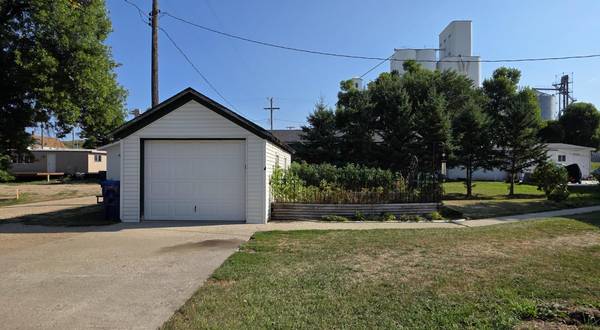 109 5th ST, Kathryn, ND 58049