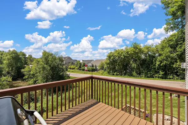 497 Pleasant LN, Chaska, MN 55318