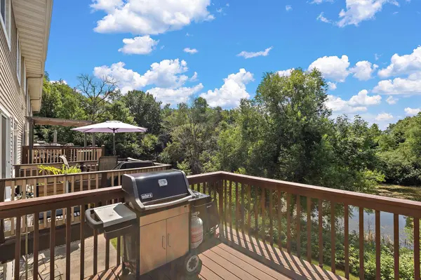 497 Pleasant LN, Chaska, MN 55318