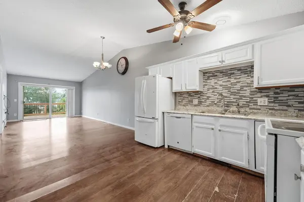 207 Shawnee TRL, Shakopee, MN 55379
