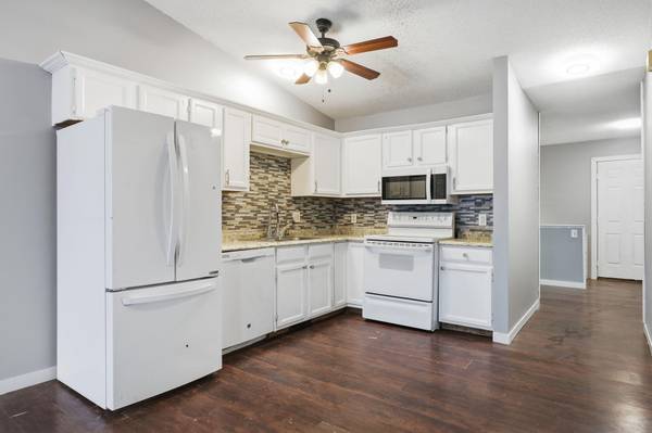 207 Shawnee TRL, Shakopee, MN 55379