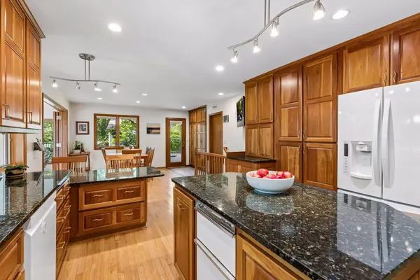 12915 Lone Oak DR, Minnetonka, MN 55305