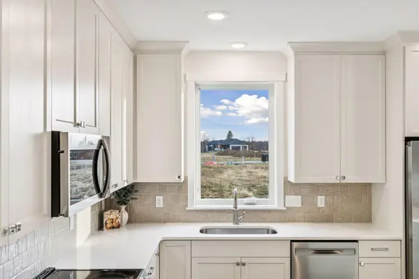 1004 Turner LN, New Richmond, WI 54017