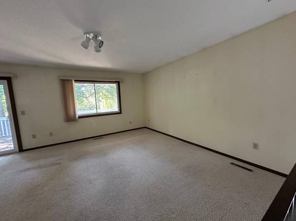 11232 Vessey CIR, Bloomington, MN 55437