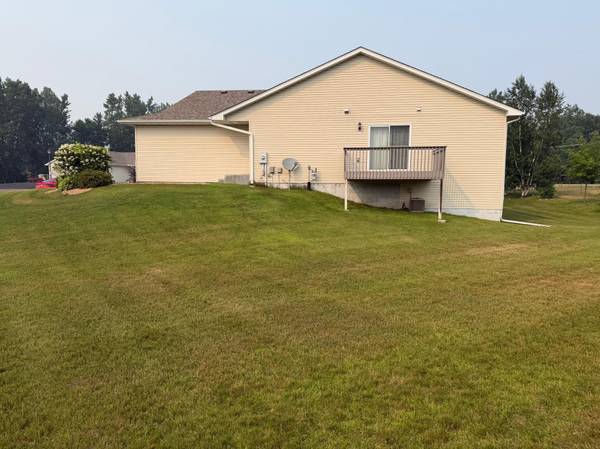 38260 Explorer CIR, North Branch, MN 55056