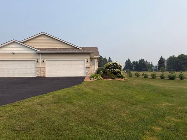 38260 Explorer CIR, North Branch, MN 55056