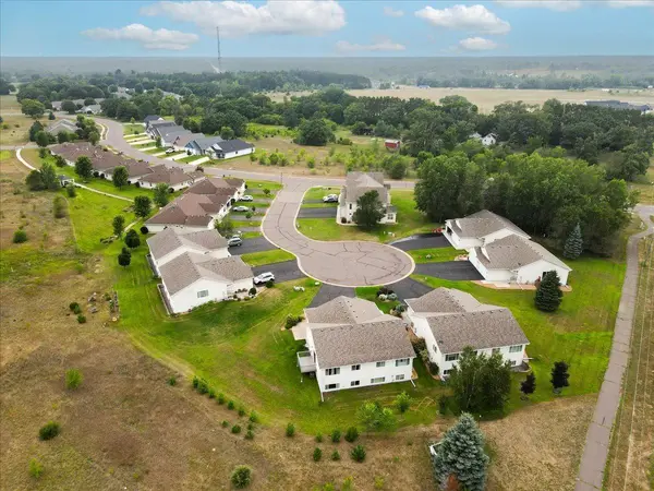 38260 Explorer CIR, North Branch, MN 55056