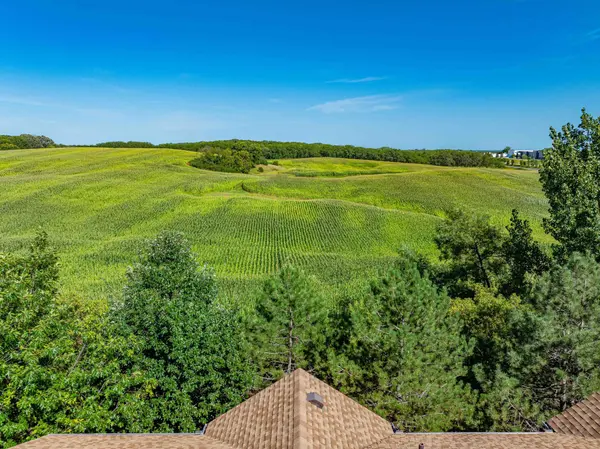 7657 Primrose PL, Chanhassen, MN 55317