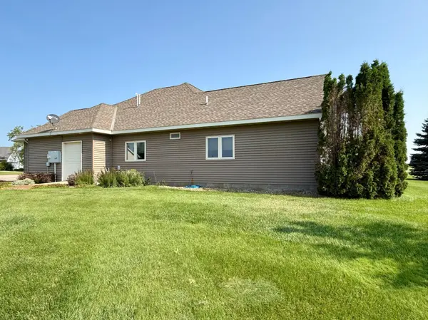 39202 Wild Rose CT, Sauk Centre, MN 56378