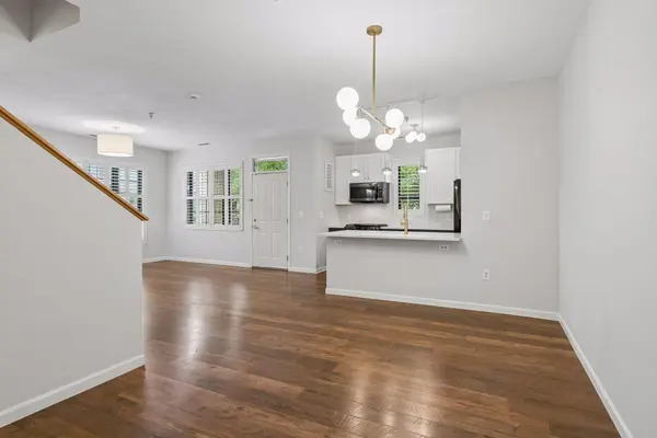 2566 Ellis AVE #104, Saint Paul, MN 55114
