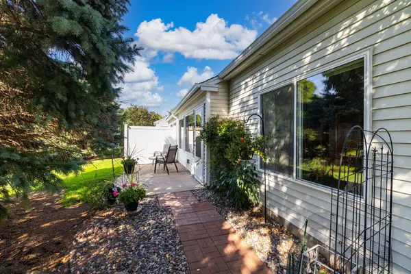 7490 Hinton Park AVE S, Cottage Grove, MN 55016