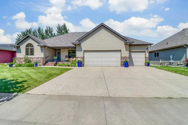 555 Queens CT, Moorhead, MN 56560