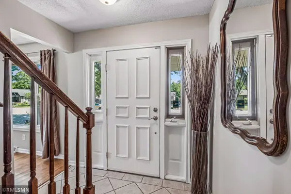 1440 Valley View RD, Chaska, MN 55318