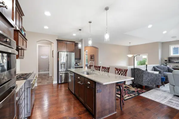 16588 E Lake DR, Lakeville, MN 55044