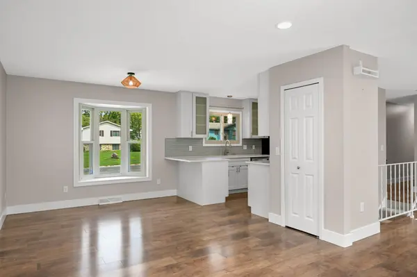 13712 E Wellington CRES, Burnsville, MN 55337
