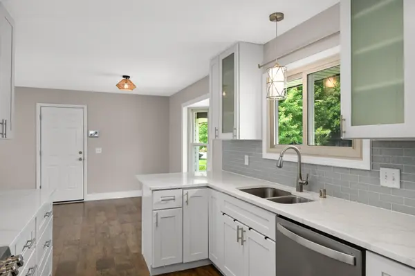 13712 E Wellington CRES, Burnsville, MN 55337