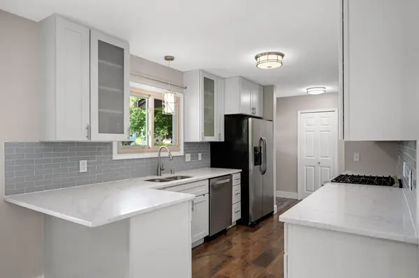 13712 E Wellington CRES, Burnsville, MN 55337