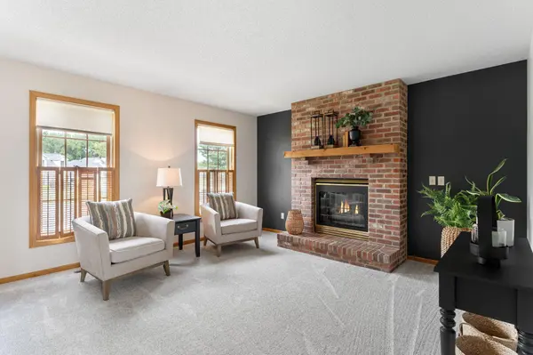 1115 Jerake PL, Owatonna, MN 55060