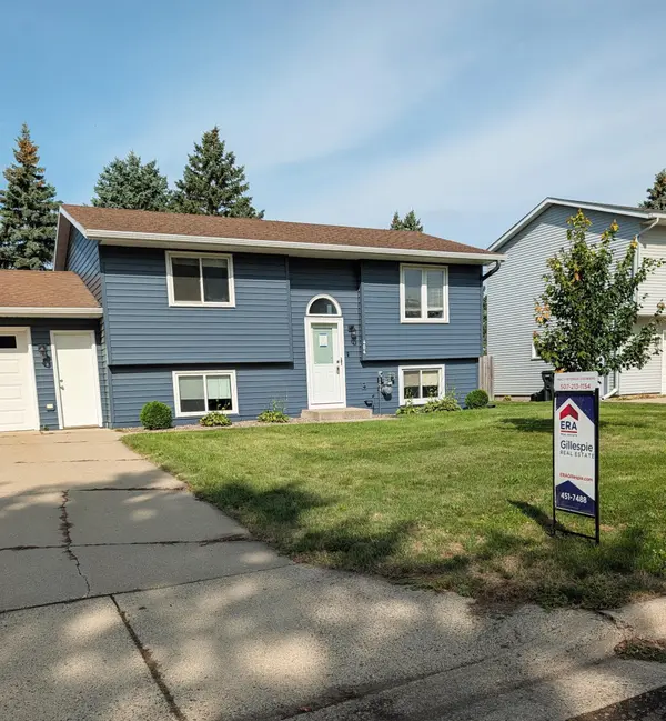 404 Kim LN, Owatonna, MN 55060