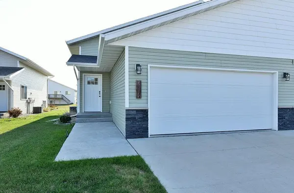 7284 30th ST S, Fargo, ND 58104