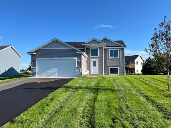 1802 Oak Pond DR NW, Sauk Rapids, MN 56379