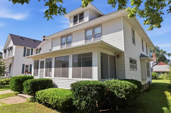 564 W Wabasha ST, Winona, MN 55987