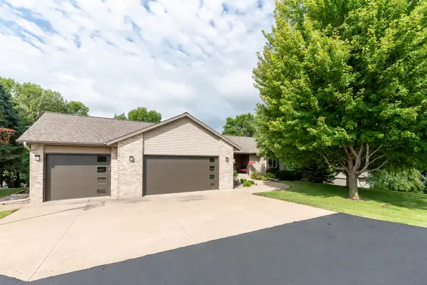 24200 Gingerale TRL, Madison Lake, MN 56063