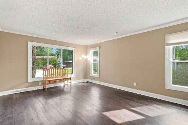 2917 Sequoia CT, Burnsville, MN 55337