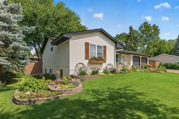 517 5 1/2 ST NW, Elk River, MN 55330