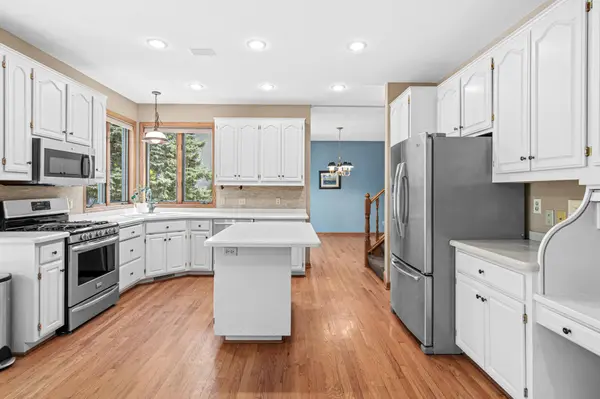 8441 W Lake DR, Chanhassen, MN 55317